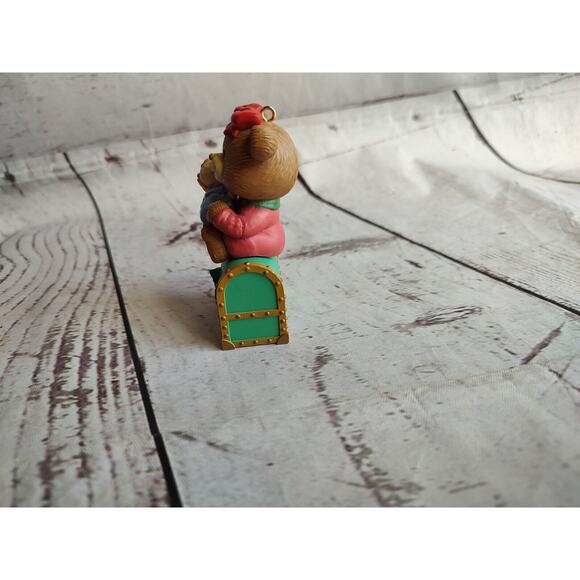 1991 Ornament Teddy Bear Doll /Chest Merry Christmas to a Fine Daughter NO BOX - Picture 7 of 9